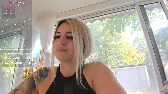 Ella_Vee