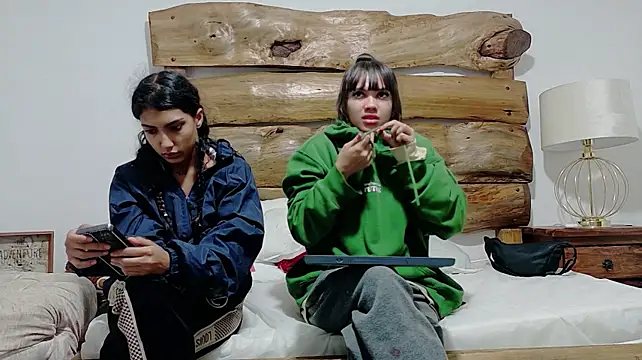 Lisa_And_Mia