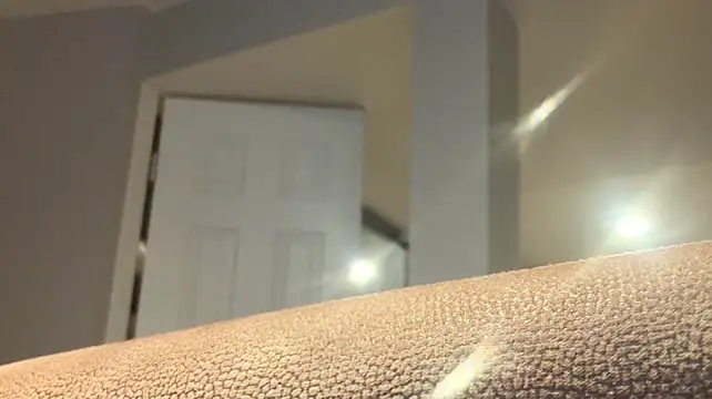 studlyhardwoodd live cam on StripChat