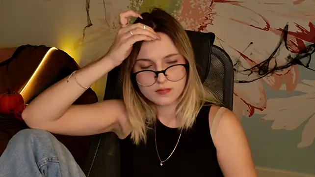 LeslieBloom live cam on StripChat
