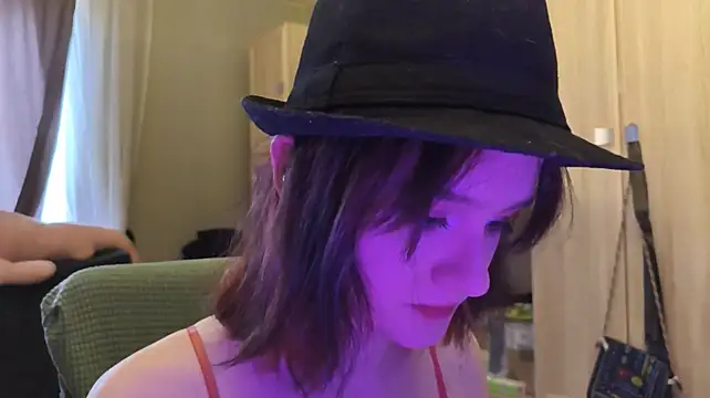 LueBurri live cam on StripChat