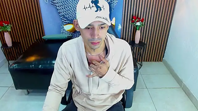 DarkHuntter live cam on StripChat