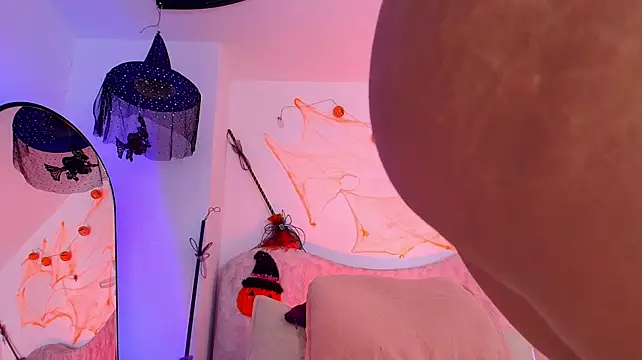 naomi_kyse live cam on StripChat