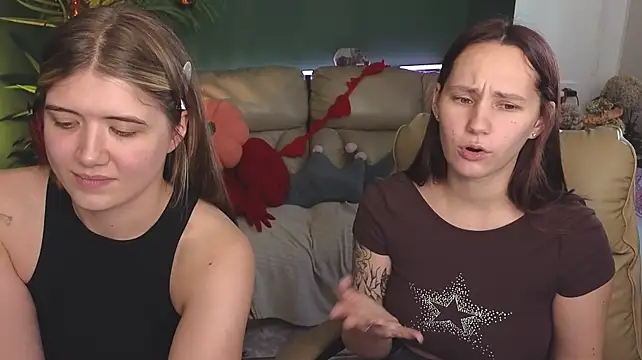 HotCaramellsTV webcam