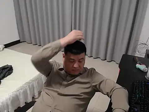 zhang1118 live cam on StripChat