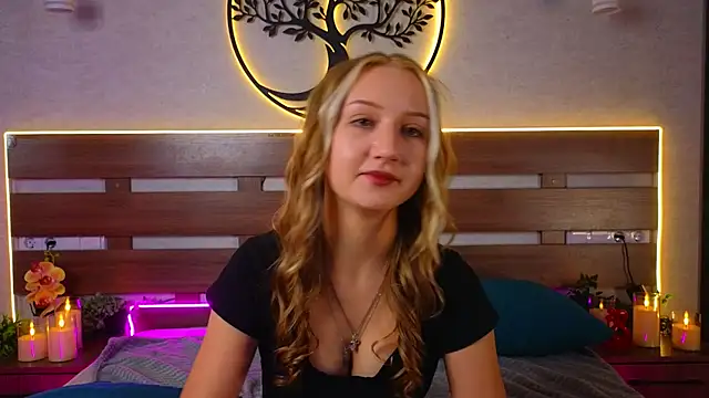 TinaPage live cam on StripChat