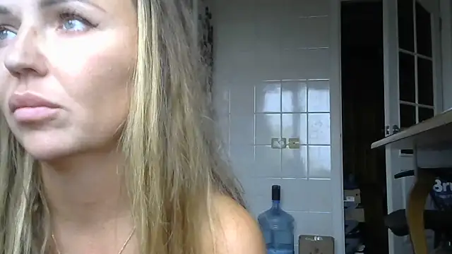 AngelinaLove28