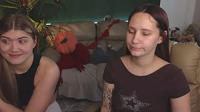 HotCaramellsTV webcam