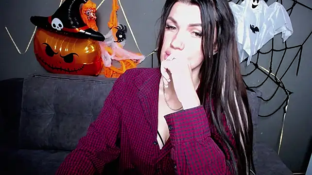 MilaLoona webcam