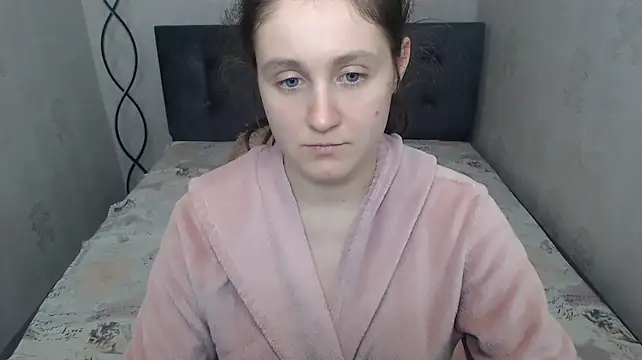 Holliy_Cooper live cam on StripChat