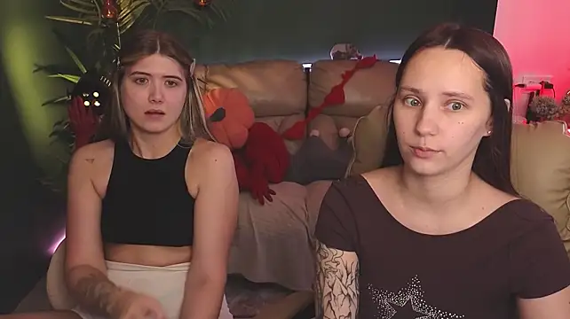 HotCaramellsTV webcam
