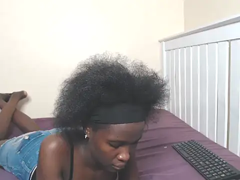 essy_hero live cam on StripChat