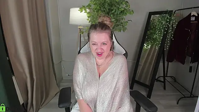 Show webcam en direct avec CleoXotie - Jouets Lovense interactifs disponibles