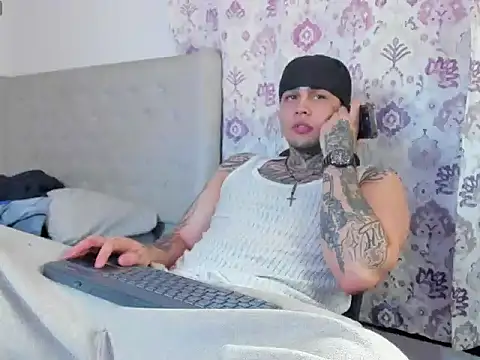juan_alvarez18 live sex cam