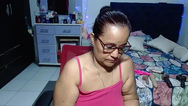 pervert_mommy_ live cam on StripChat