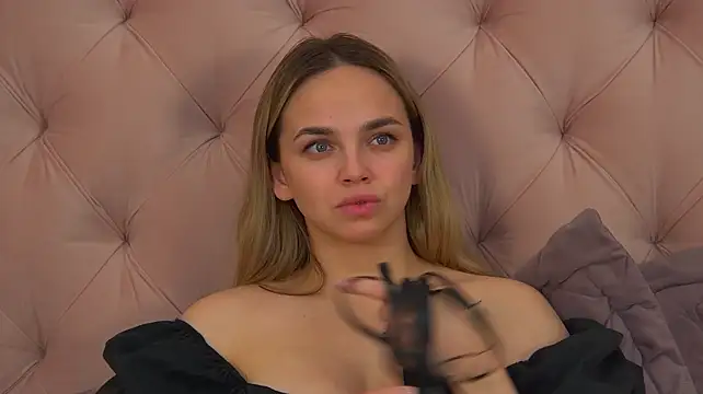 AnitaVenture live cam on StripChat