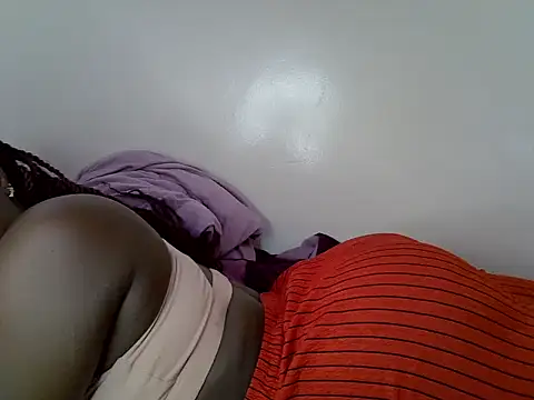 kaya_bear live cam on StripChat