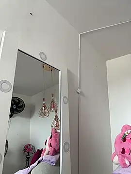 ViankaRose live cam on StripChat