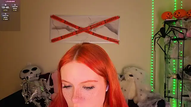 sirenbeatrice (F teen) - nipple clamps and play pussy