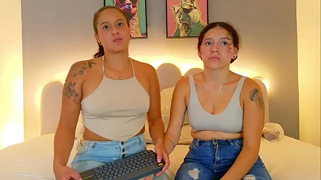chloe_and_scarlett (F young) - Kiss Whit the thongue 💦🔥😈