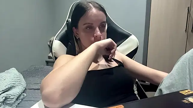 Hisaky live cam on StripChat