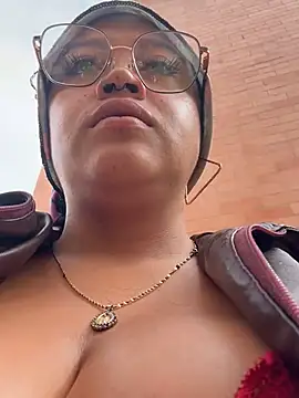 Outdoors-Mia_Khalifa webcam