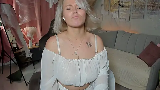 Charming_Daphny