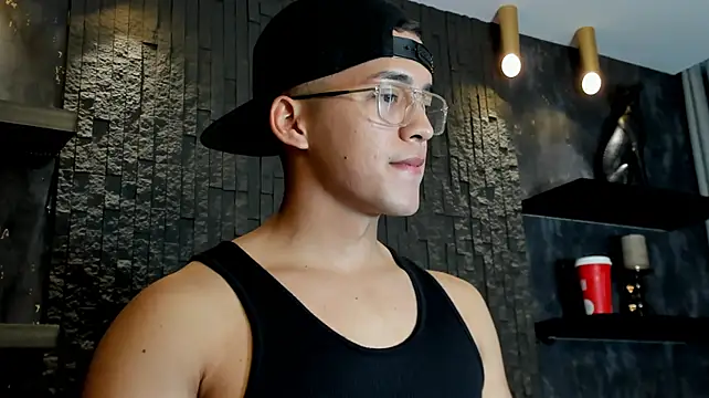 Matias_strong1