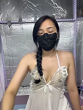 Nini_11 live cam on StripChat
