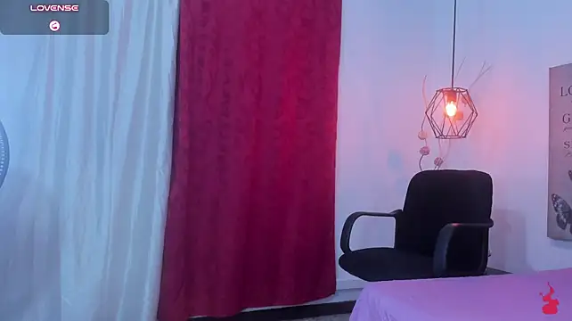 yeika_smith (T teen) - Standing / shaking ass / Whipping ass