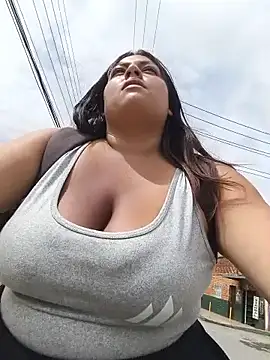 OUTDOORS_VELEN live cam on StripChat
