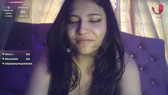 Thania- live cam on StripChat