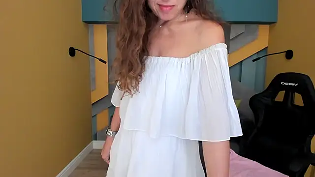 EllaLong webcam