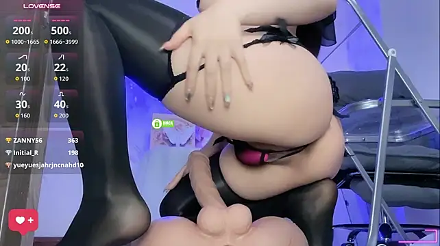 sexy striptease Momo-5952