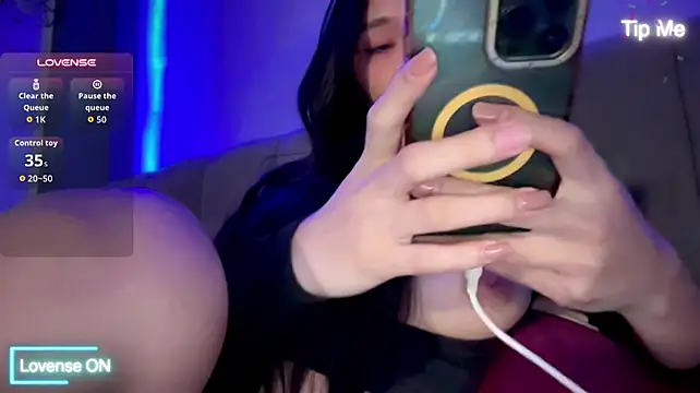 UrCravings live cam on StripChat