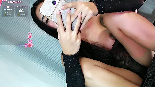 mia_holly18