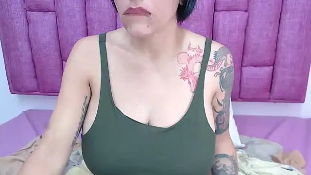 LindaKardi live cam on StripChat