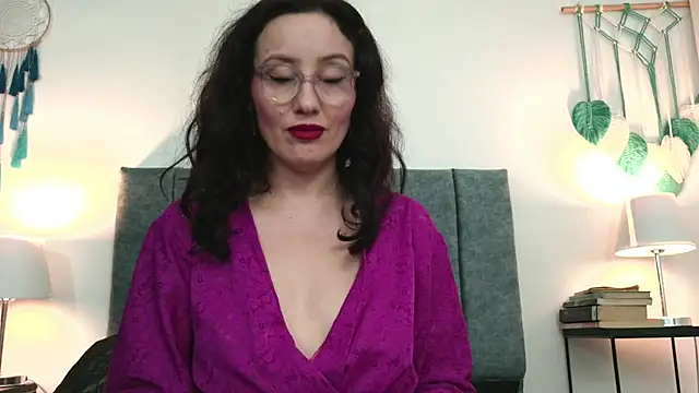 IberianMoonMK live cam on StripChat