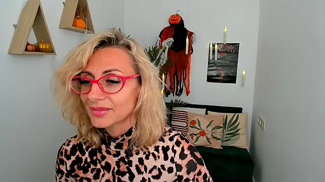 MuseOfStage live cam on StripChat