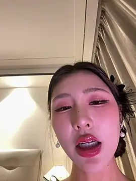nidekikibabe-2026 (F young) - 禁欲半月回归秀！今晚八点不见不散哦！ 裸足、黑丝、紫丝
