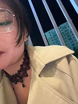 xianyu-ss (F young) - 电梯口全裸5分钟