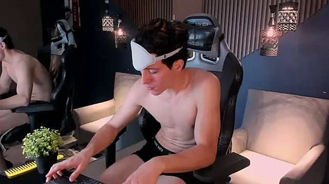 TheGhostforeeonss live cam on StripChat