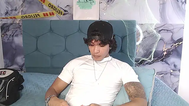 MaximilianRoth live cam on StripChat