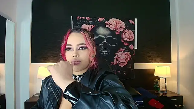 EvaaFoxxy1 live cam on StripChat