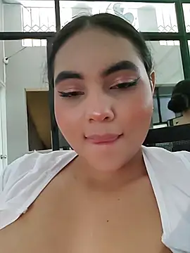 AlinnaRosee_ live cam on StripChat