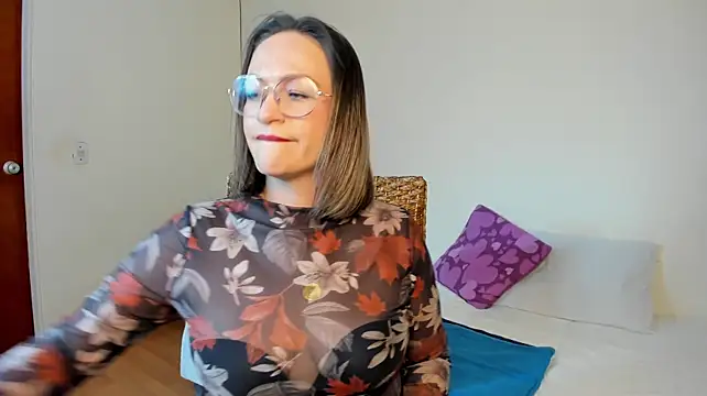 CharlotMilf_ live cam on StripChat