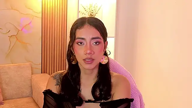 luna_hot_ass webcam