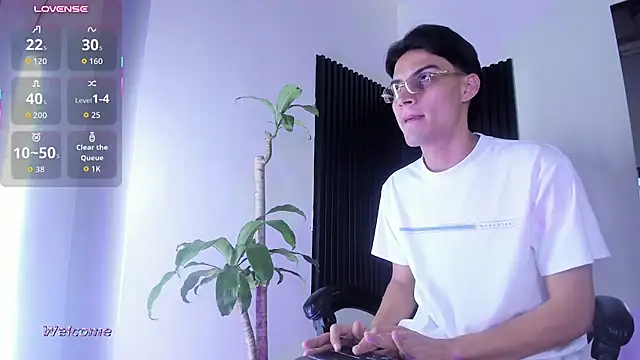 kael_veylor01 live cam on StripChat