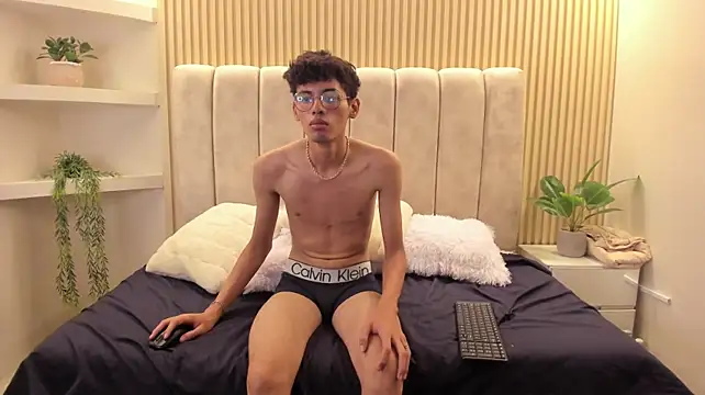 Ethan_Kay live cam on StripChat