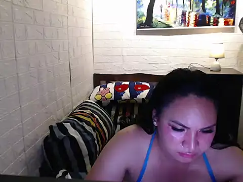 tslatina001 live cam on StripChat